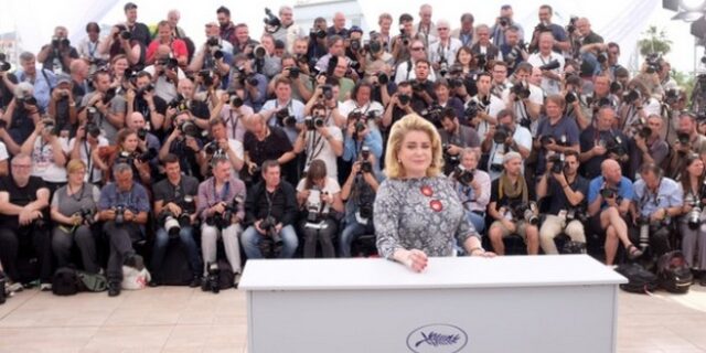 Απλά υπέροχη! Η Κατρίν Ντενέβ απαντά από τις Κάννες στη σκληρή σάτιρα του Charlie Hebdo!
