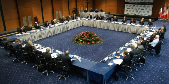 Συνάντηση τραπεζιτών της G7 και υπουργών Οικονομικών υπό τον Σόιμπλε στη Δρέσδη. Πρώτο θέμα η Ελλάδα