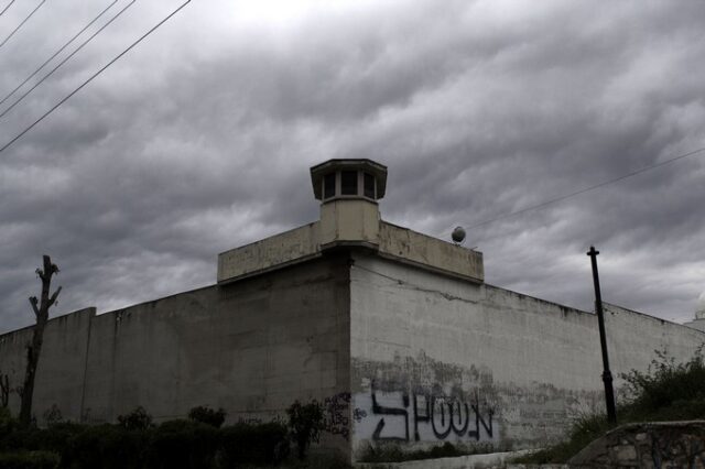 Παρασκευόπουλος : Ο υπερπληθυσμός κρατουμένων και η έλλειψη προσωπικού ευθύνονται για τους νεκρούς στον Κορυδαλλό