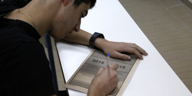 Πανελλήνιες 2015: Τα θέματα στην Ιστορία και τη Φυσική Κατεύθυνσης