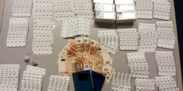 Συνελήφθη ‘ντίλερ’ μεθαδόνης με χιλιάδες χάπια προερχόμενα από την Ολλανδία