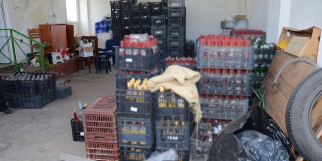 Πατέρας και γιος γέμιζαν παραλιακή και νησιά με ποτά ‘μπόμπες’