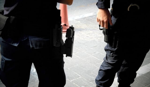 Νεκρός αστυνομικός από εκπυρσοκρότηση όπλου