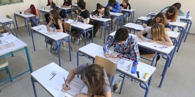 Πανελλήνιες 2015: Τα θέματα στα Αρχαία Ελληνικά και Μαθηματικά Κατεύθυνσης