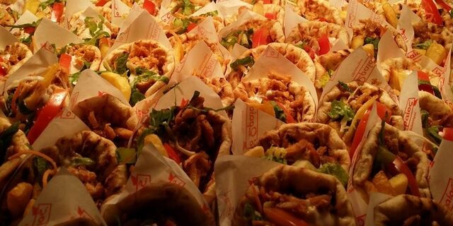 Θεσσαλονίκη: Η 1η παγκόσμια ημέρα πιτόγυρου είναι γεγονός