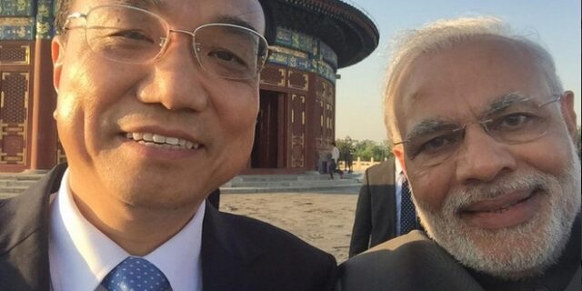 Selfie αξίας 22 δισεκατομμυρίων δολαρίων του Ινδού πρωθυπουργού με τον Πρόεδρο της Κίνας