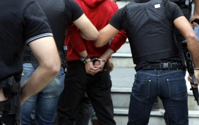 Βρέθηκε ο 17χρονος που είχε κατασφάξει μία ηλικιωμένη στο Π. Φάληρο