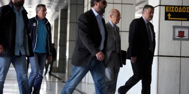 Δίκη Τσοχατζόπουλου: Ανέβηκαν οι τόνοι. Σημίτης: Με καλέσατε για να γίνει φασαρία