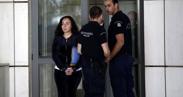 Υπόθεση Τσοχατζόπουλου: Για τη διαφθορά στην πολιτική κατέθεσε η Βίκυ Σταμάτη