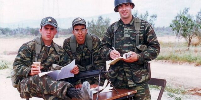 Μηχανή του Χρόνου: Ανεπανάληπτες συγκινήσεις στους τουρίστες από τον ελληνικό στρατό