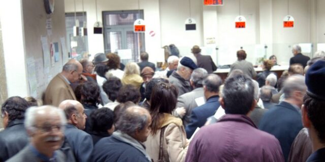 Πώς 170.000 εν αναμονή συνταξιούχοι πέφτουν στην φάκα των τεκμηρίων