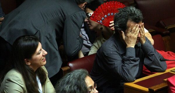 Τατσόπουλος για Κωνσταντοπούλου: Φιλόπτωχος κυρία που φοράει πάνω της 20 μηνιάτικα ψηφοφόρων