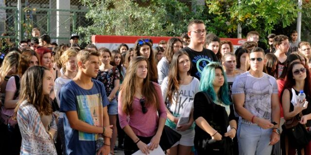 Πανελλήνιες 2015: Στη Βιολογία, Φυσική, Μαθηματικά και Ιστορία διαγωνίζονται οι υποψήφιοι