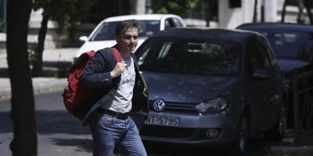 Διαψεύδει ο Τσακαλώτος τα περί πακέτου διάσωσης στη γερμανική FAZ
