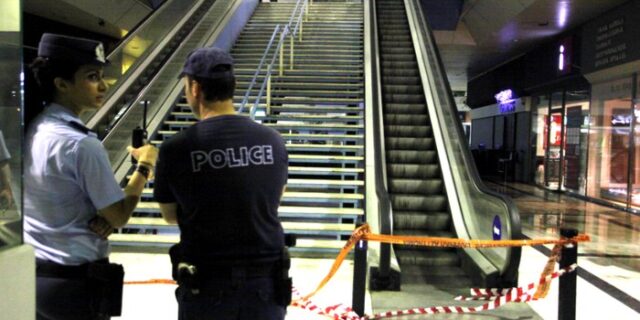 Έκρηξη στο εμπορικό ‘Αίθριο’: Σύμβουλος ευρωβουλευτή της Χρυσής Αυγής ο 60χρονος τραυματίας