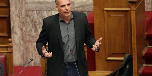 Νέο ‘κρούσμα’ δημιουργικής ασάφειας από τον Βαρουφάκη. Γιατί αποφεύγει να απαντήσει για τις δόσεις προς το ΔΝΤ;
