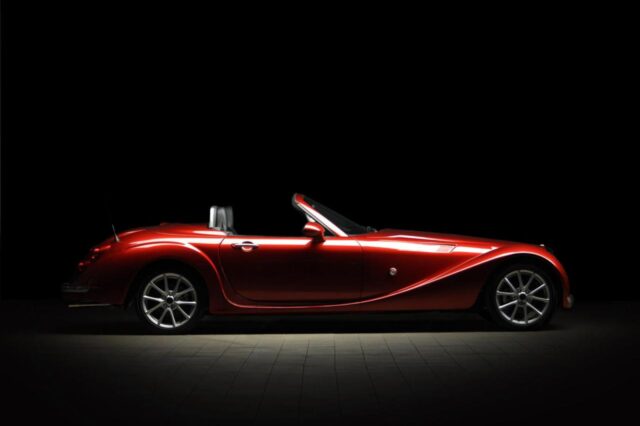 Mitsuoka Roadster. Ένα ανοικτό διθέσιο με αγγλικό στιλ
