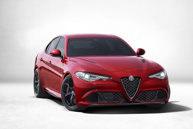 Η Alfa Romeo Giulia σε …χαμηλή πτήση 321 χλμ./ώρα!