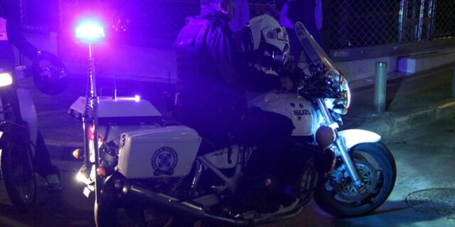 Χρειάστηκε ολόκληρη η αστυνομική δύναμη της Άρτας για να ακινητοποιήσει έναν… ογκώδη ψυχασθενή!