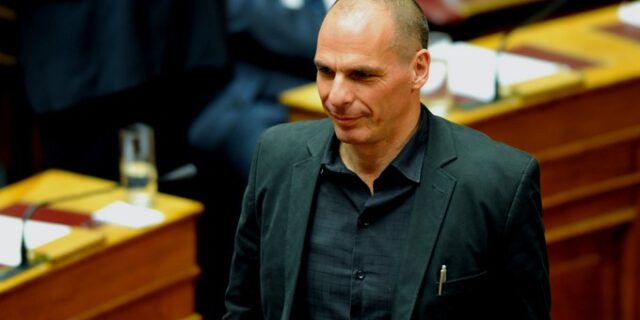 Διαψεύδει ο Βαρουφάκης τα περί capital control