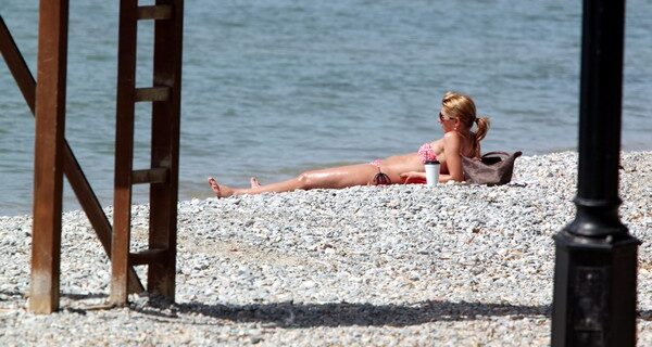 Ακατάλληλες παραλίες στην Αττική. Αυτές είναι οι 55 που δεν πρέπει να κολυμπήσεις