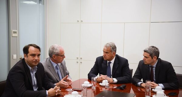 Φαρμάκι για τη Ν.Δ η αντιμνημονιακή στροφή: Δυσφορία γαλάζιων για τη συνάντηση Βορίδη- φαρμακοποιών