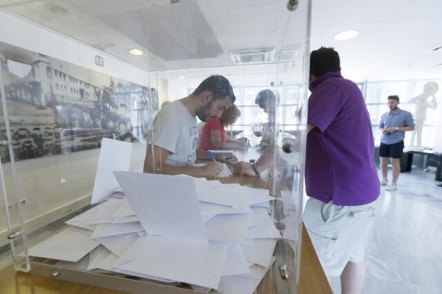 Δημοσκόπηση: Προηγείται το ΝΑΙ στο δημοψήφισμα