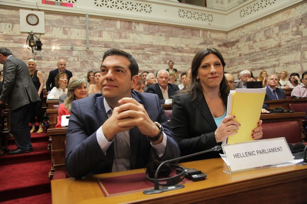 Κωνσταντοπούλου κατά Γιούνκερ: Αξιώνει την υποταγή του ελληνικού λαού