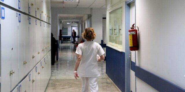 ΕΟΠΥΥ: ‘Ανοίγει τις πόρτες’ σε νέους γιατρούς