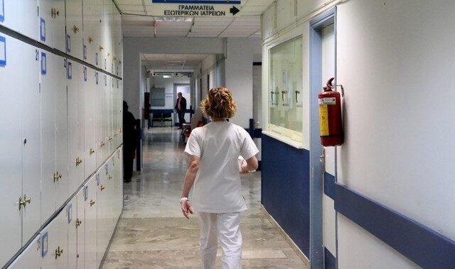 ΕΟΠΥΥ: ‘Ανοίγει τις πόρτες’ σε νέους γιατρούς