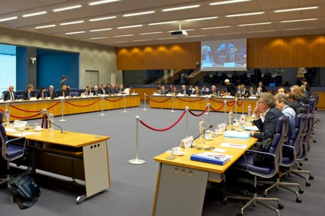 Το δραματικό παρασκήνιο του Eurogroup, τα υποτιμητικά σχόλια και τα νέα τελεσίγραφα
