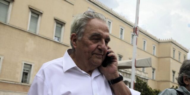 Για έναν χρόνο στη Βουλή ο Αλέκος Φλαμπουράρης- Θα παραιτηθεί υπέρ της εκπροσώπου των Οικολόγων