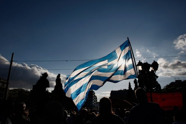 Bloomberg: Υπάρχει τρόπος η Ελλάδα να πάρει χρήματα χωρίς έγκριση της συμφωνίας από τα κοινοβούλια