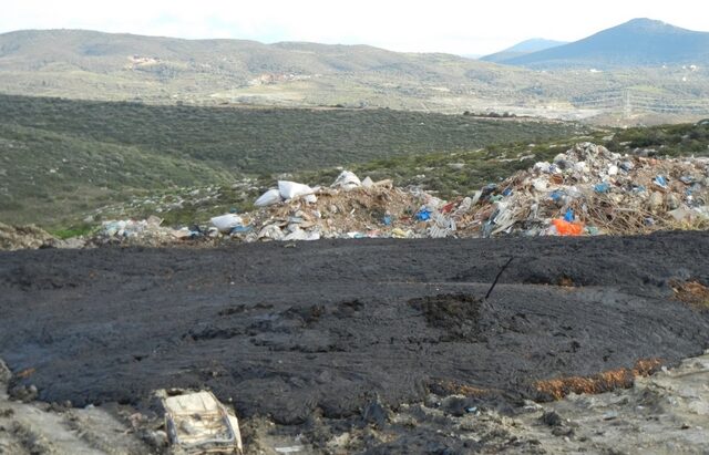 Λυματολάσπη καιγόταν σε εργοστάσιο στη Λάρισα επί 20 ημέρες και ο ιδιοκτήτης δεν άφηνε την Πυροσβεστική να την σβήσει!