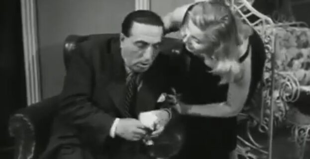 Μηχανή του Χρόνου: ‘Τσίριο Μανώλη’. Η θρυλική σκηνή με τον Λογοθετίδη. ‘Για τον Αλλάχ βρε παιδιά… Σταματήστε …Δε βλέπετε ότι ο άνθρωπος πνίγεται;’