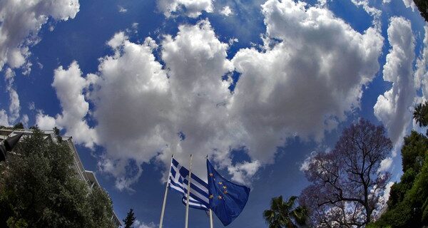 WSJ: Υψηλότερα πρωτογενή πλεονάσματα περιλαμβάνει η νέα ελληνική πρόταση