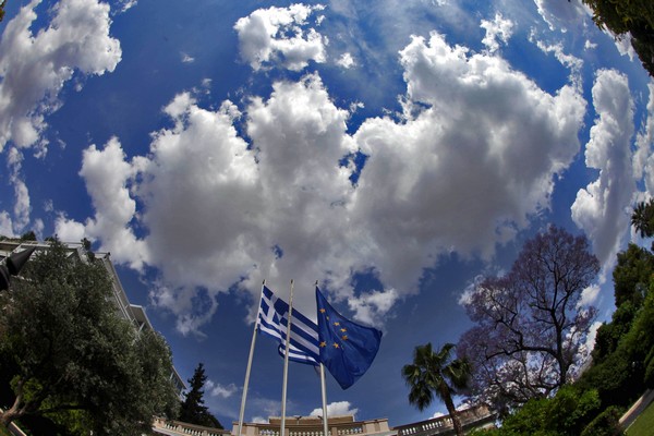 WSJ: Υψηλότερα πρωτογενή πλεονάσματα περιλαμβάνει η νέα ελληνική πρόταση