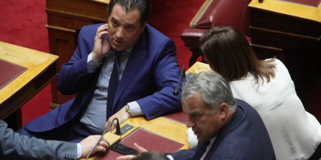 Το όπλο της πρότασης μομφής κρατούν παρά πόδας Σαμαράς – Θεοδωράκης – Γεννηματά