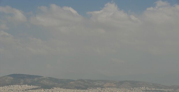 Τοξικό νέφος από τη φωτιά στον Ασπρόπυργο για τέταρτη μέρα πάνω από την Αθήνα