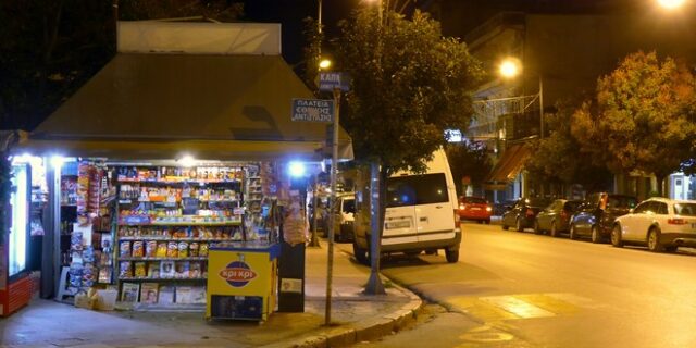 ‘Μη βγάλεις άχνα, θα σε σφάξω’. Επίθεση με μαχαίρι εναντίον ιδιοκτήτριας περιπτέρου στη Χαλκίδα