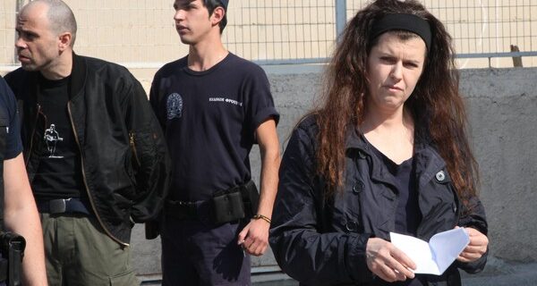 Κείμενο Πόλα Ρούπα: Η ελευθερία κατακτιέται μόνο με τα όπλα