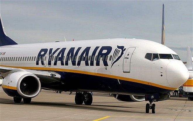 Αγορά αεροπορικών εισιτηρίων με μετρητά στα ελληνικά αεροδρόμια από τη Ryanair
