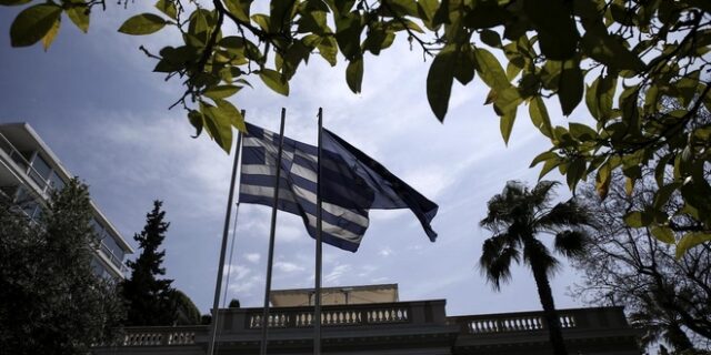 Στην κόψη του ξυραφιού η διαπραγμάτευση. Δύο κείμενα έστειλε η Ελλάδα στους δανειστές