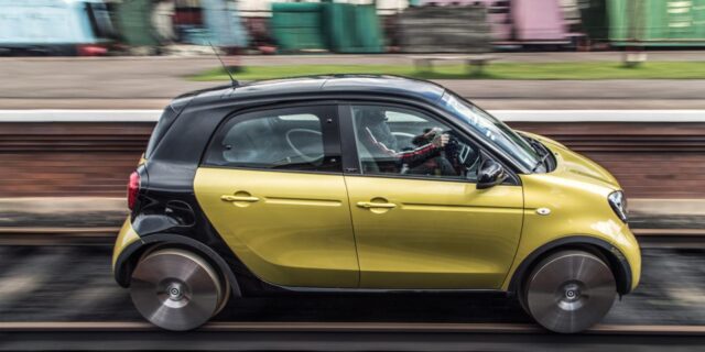 Το Smart ForFour τρέχει στις ράγες τρένου (βίντεο)