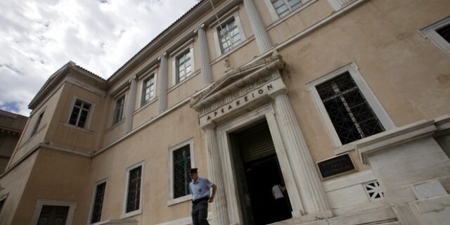 Η παρακράτηση στα μπλοκάκια πανεπιστημιακών δεν αποτελεί φόρο