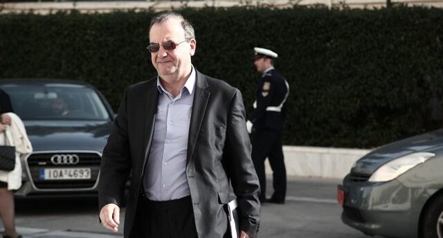 Στρατούλης: Οι θεσμοί στοχεύουν να εξευτελίσουν την κυβέρνηση και τη χώρα