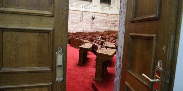 Επιστολή 22 βουλευτών: Καταθέστε τώρα για ψήφιση το νόμο για την επαναφορά του κατώτατου μισθού