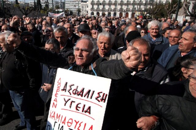 Συντάξεις: Προκρίνεται μαχαίρι 11% για τις πάνω από τα 1.000 ευρώ