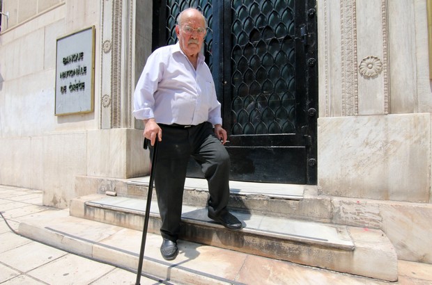 Δεν υπάρχουν χρήματα για τις συντάξεις και ζητούν όλα τα διαθέσιμα