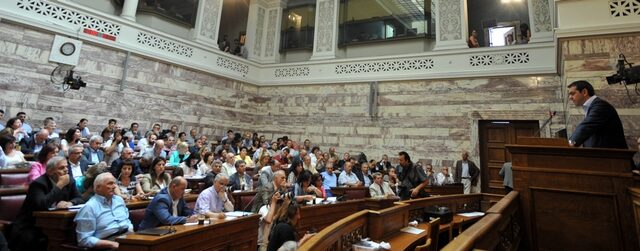 Η ώρα της κρίσης: Ποιοι βουλευτές του ΣΥΡΙΖΑ απειλούν να καταψηφίσουν